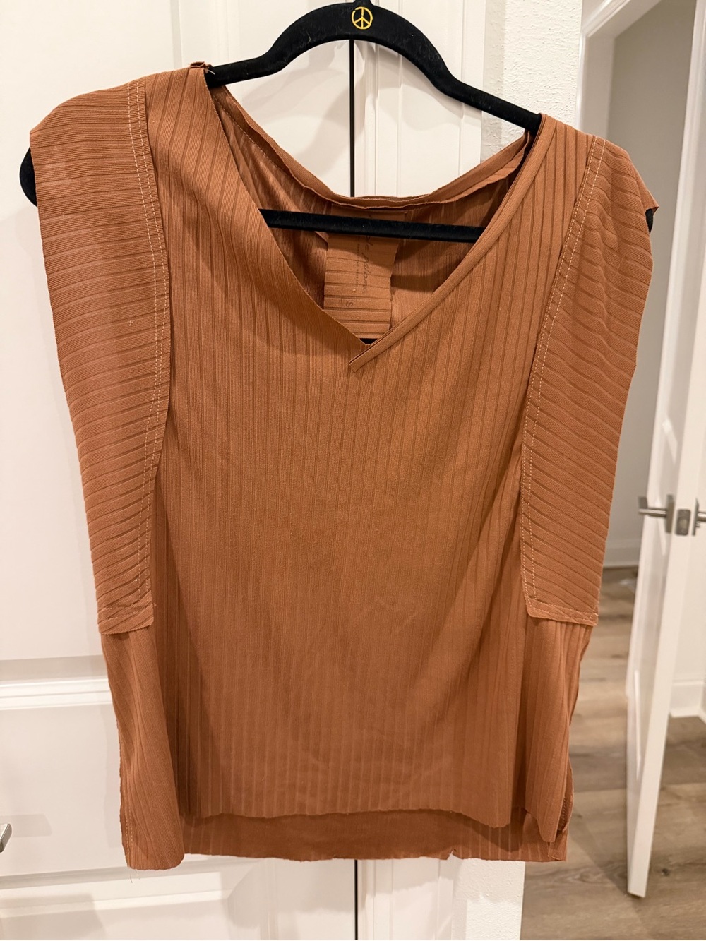 Ribbed V-Neck Sleeveless Tank Top in Rust